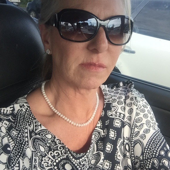 Poshmark profile picture for @wooed